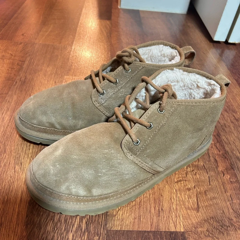 UGG Neumel Chukka boots in a suede finish. Size 10